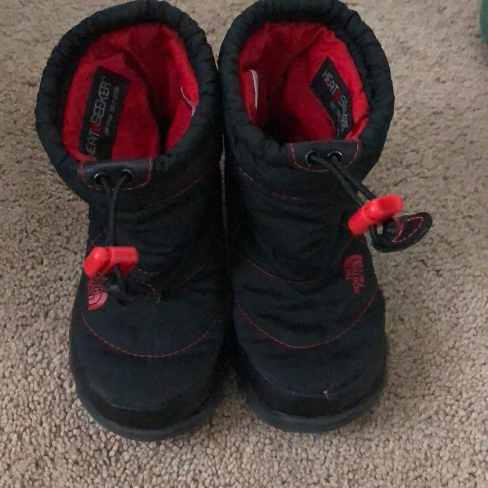 Boys North Face snow boots